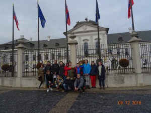 LoKoťáci před prezidentským palácem v Bratislavě